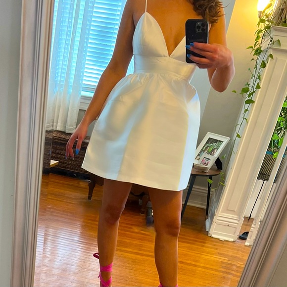 NWT White V-Neck Skater Mini Dress - Picture 6 of 6